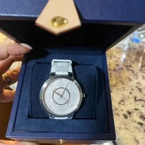 Authentic Louis Vuitton Women\'s Tambour Diamond White & Stainless Watch 28mm Louis Vuitton Stainless Steel Calfskin New Wave Diamond 28mm  main image 3